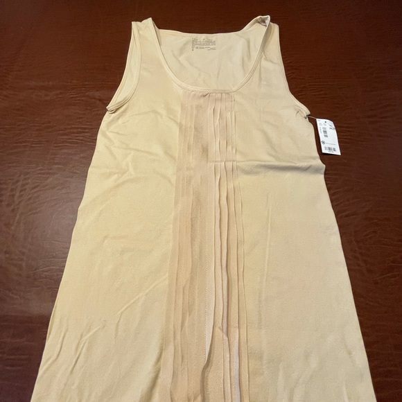 Sleeveless top - Picture 2 of 5